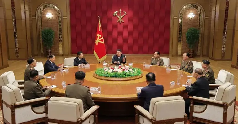 সামরিক কমিশনের বৈঠকে কিম জং উন